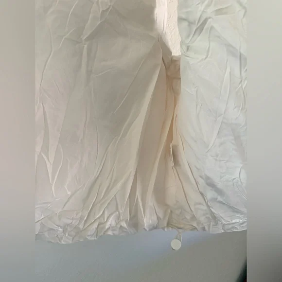 NWOT Elegant Women's Cream Quilted Vest - Picture 4 of 8